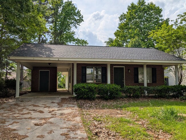 Building Photo - 866 Hollins Rd