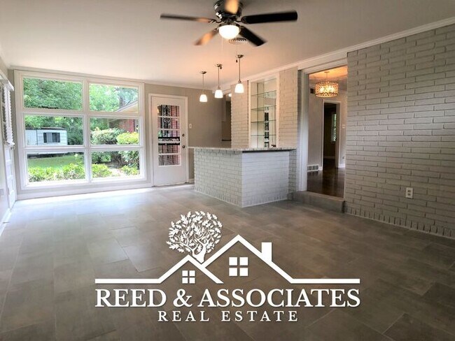 Building Photo - Completely Renovated East Memphis / Audubo...