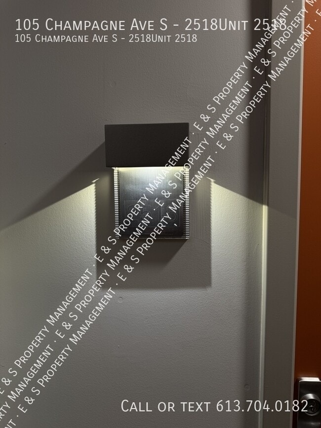 Photo du bâtiment - 105 Champagne Ave S