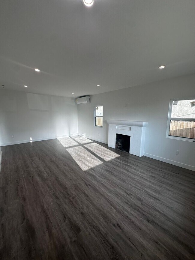 Foto del edificio - 611 Silver Strand Blvd