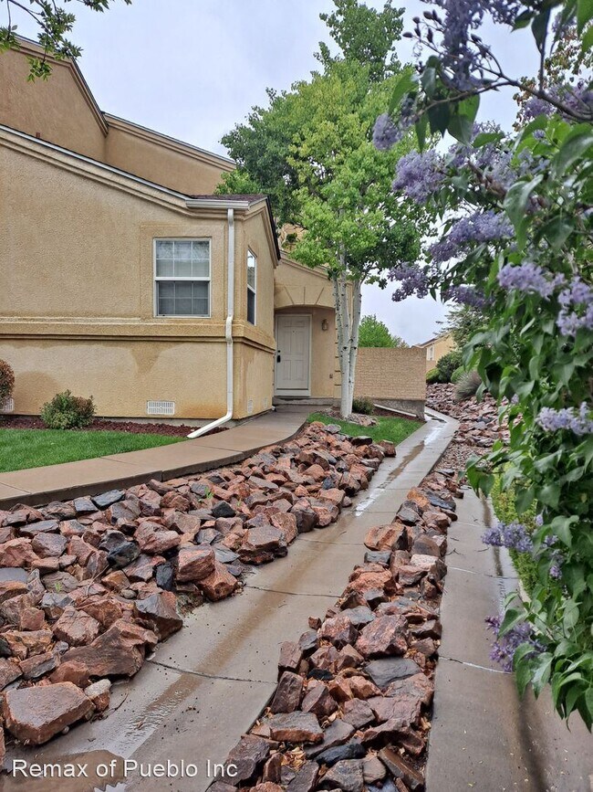 Building Photo - 3 br, 2.5 bath House - 4145 Outlook Blvd. #H