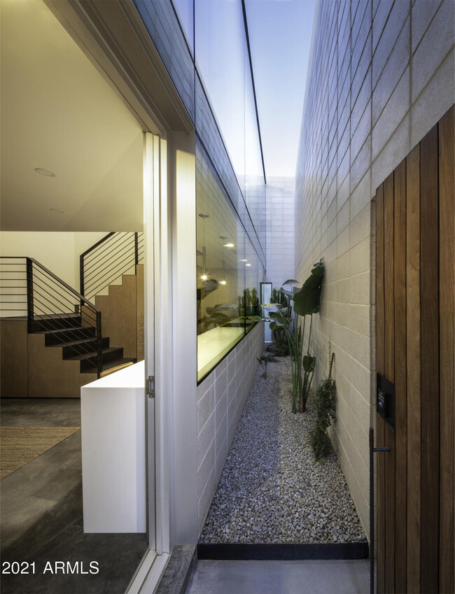 Building Photo - 818 W McKinley St