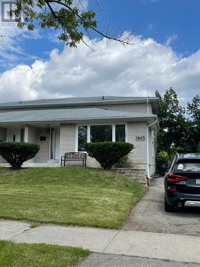 Building Photo - 1245 Shamir Crescent