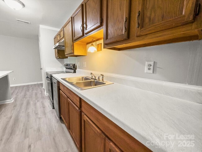 Building Photo - 6131 Meadow Rose Ln