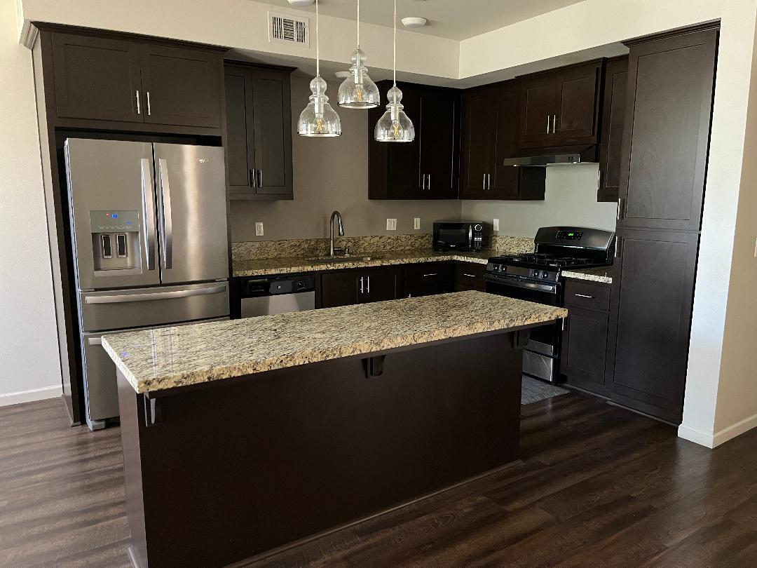 Foto principal - 140 Ivy Ave