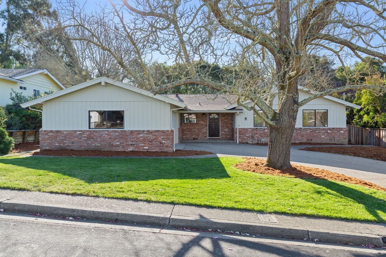 Photo - 4 Pimentel Ct (Moraga, CA)