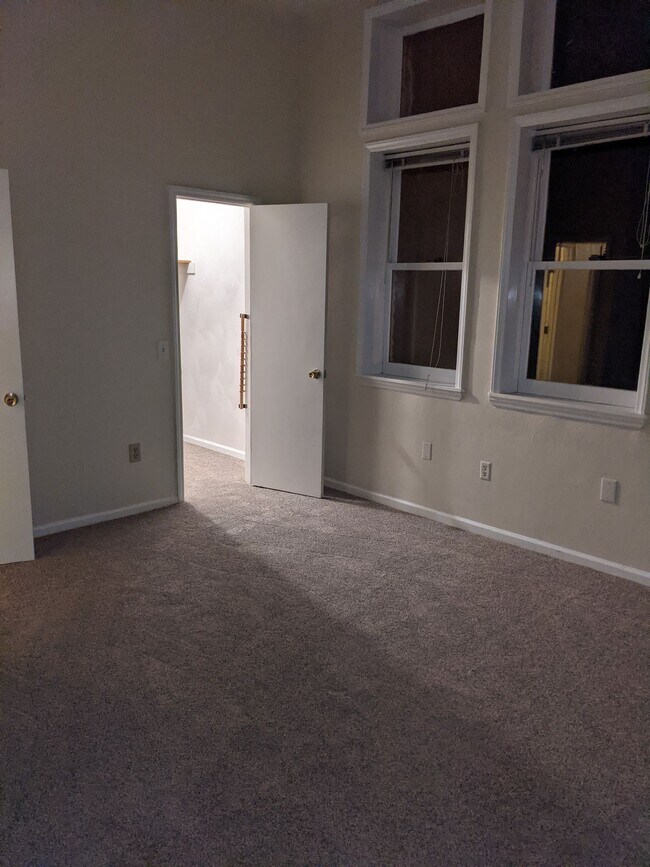 Foto del edificio - 303 W Main St