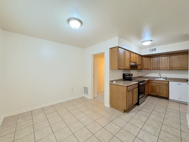 Building Photo - Charming Townhome in Prime Annandale Location
