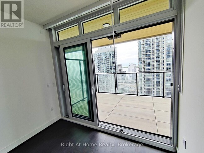 Photo du bâtiment - 1 Concord Cityplace Wy