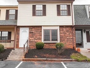 Building Photo - 176 Kitty Hawk Square