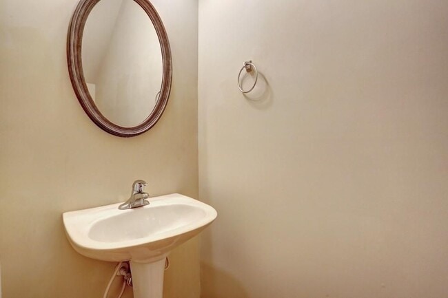 Building Photo - 5624 Moresby Ct
