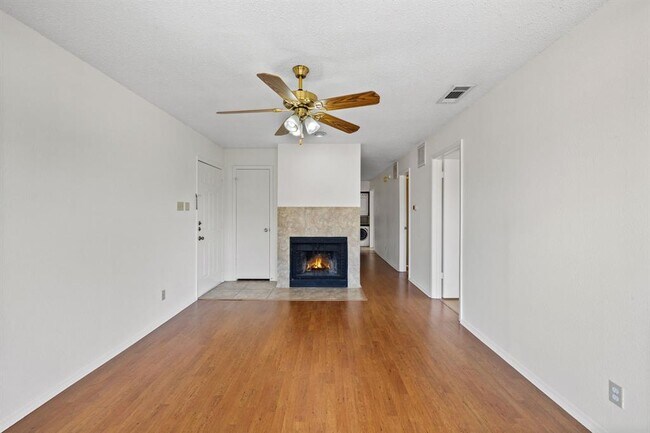 Foto del edificio - 3115 Helms St