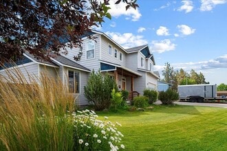 Building Photo - 1622 NW Rimrock Dr