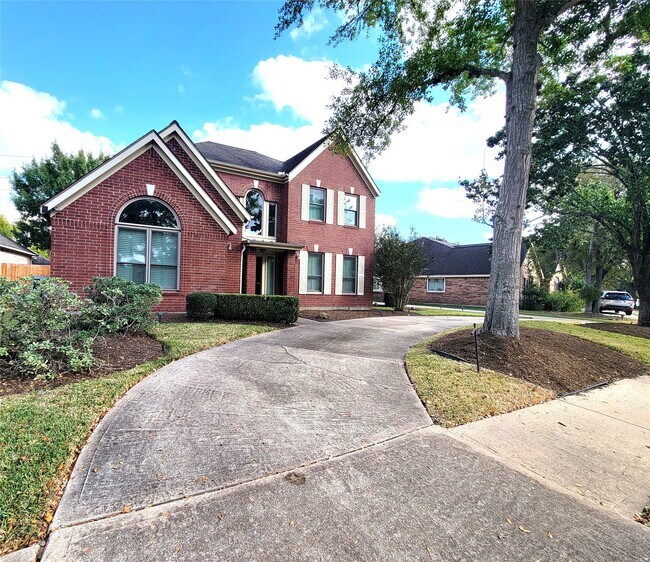 Building Photo - 2214 Old S Dr