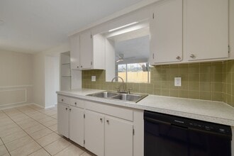 Building Photo - 3645 Panola Dr