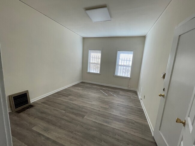 Building Photo - 1140 S Highland Ave
