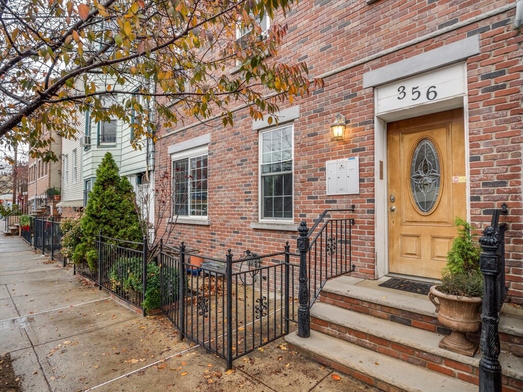 Front Entry - 356 4th St