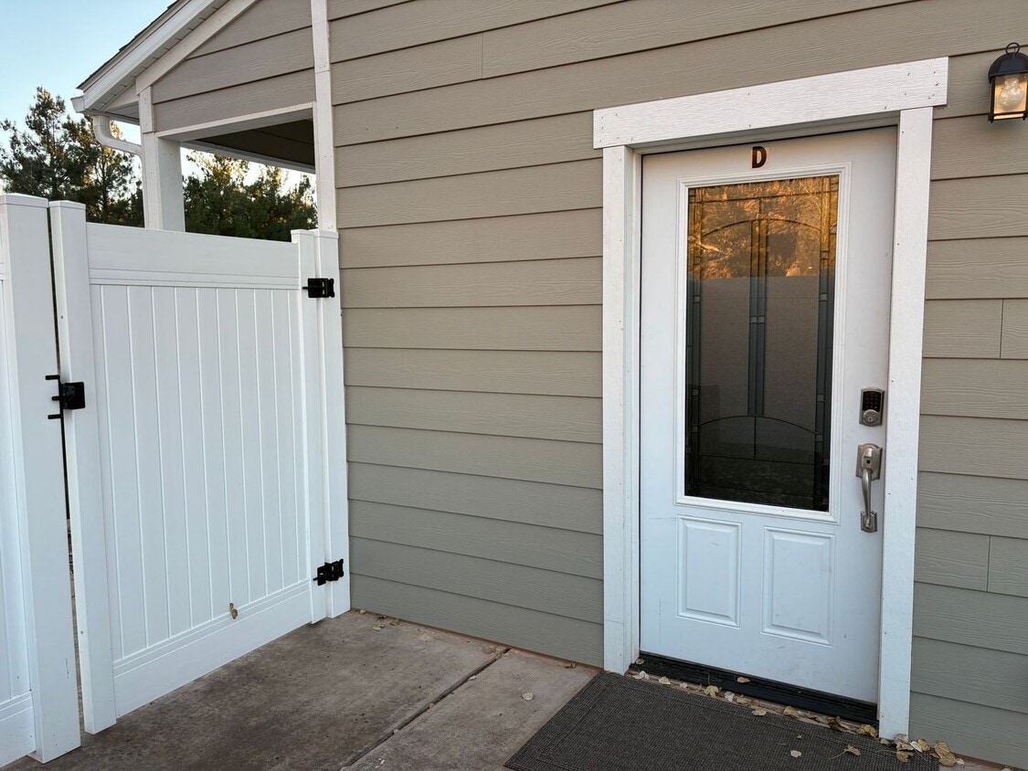 Primary Photo - 380 Utah Ave