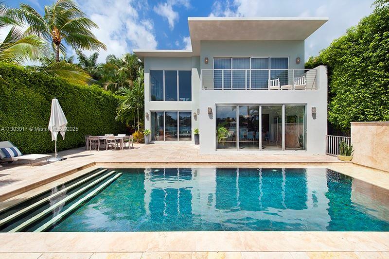 Foto principal - 405 E San Marino Dr