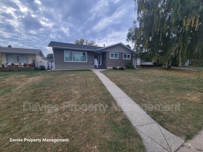 Photo du bâtiment - 7619 Rowland Rd NW