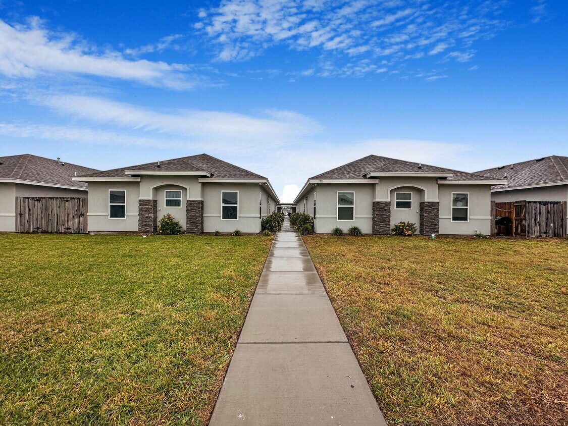 Foto del edificio - Beautiful and big 3 bedroom 2 full baths in gated community in Weslaco
