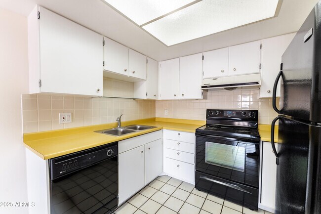 Foto del edificio - 7930 E Camelback Rd