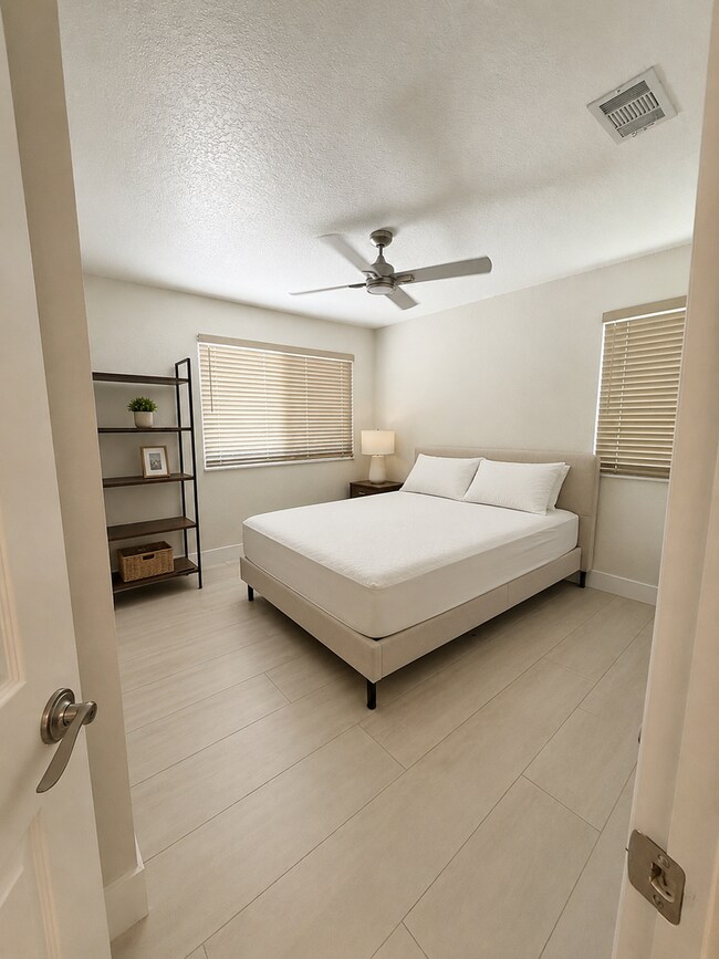 Foto del edificio - Beautifully updated home move-in ready home in Jupiter Heights
