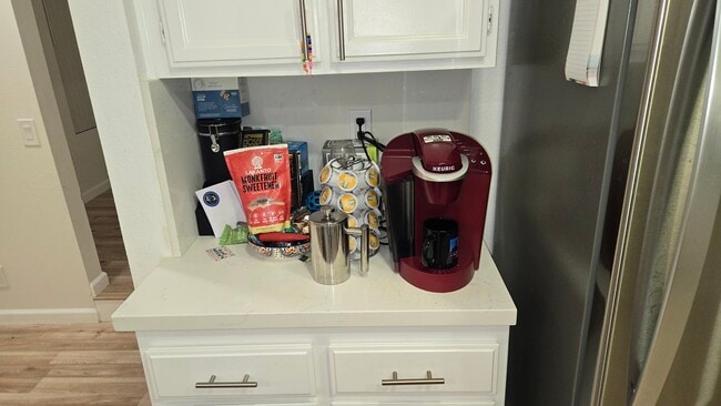 Building Photo - 22195 Summit Hill Dr