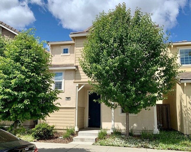 Photo - Two Story Home in Natomas, 3 bd/2.5ba, 2 c...