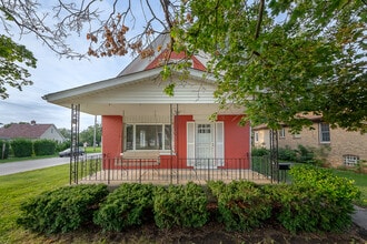 Building Photo - 29 W 33rd Pl