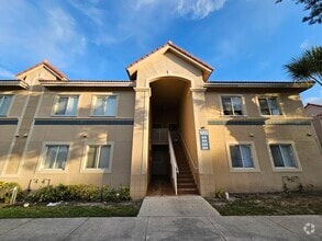 Building Photo - 1055 Golden Lakes Blvd