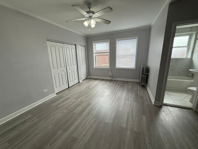 Foto del edificio - 6930 N Greenview Ave