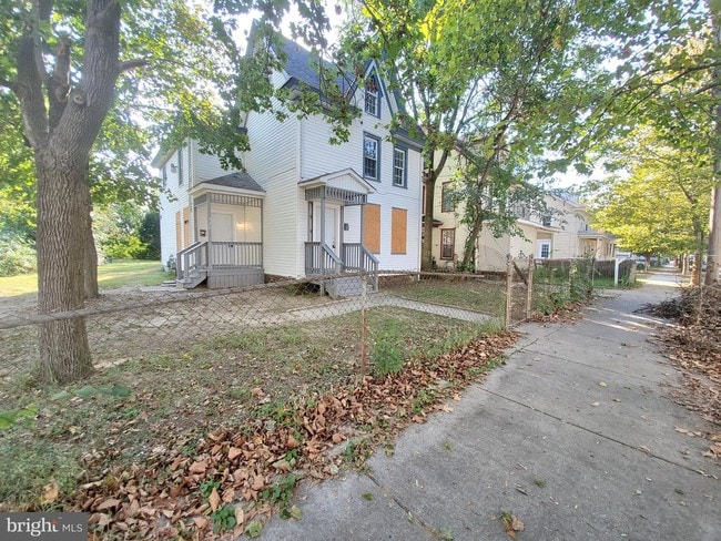 Building Photo - 530 Columbia Ave