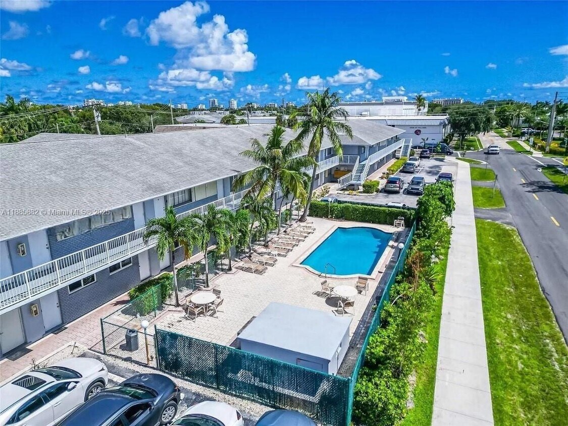 Foto principal - 2175 NE 56th St