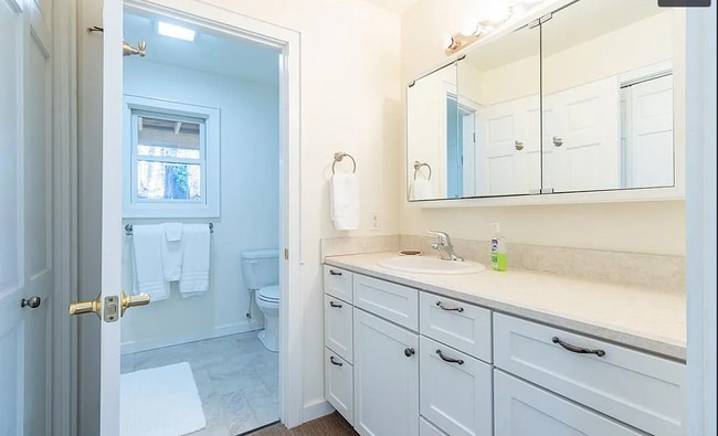 Building Photo - 205 Blue Stone Trail
