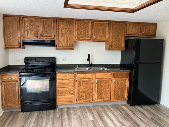 Building Photo - Townhome - 2 Bedroom & 1.5 Bath at Troy Cr...