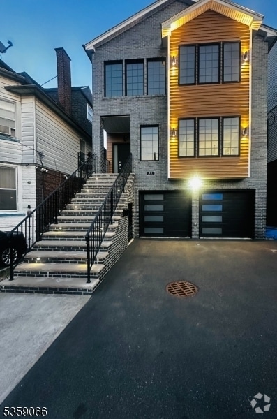Building Photo - 10 Ruby Pl