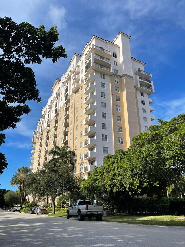 Building Photo - 616 Clearwater Park Rd