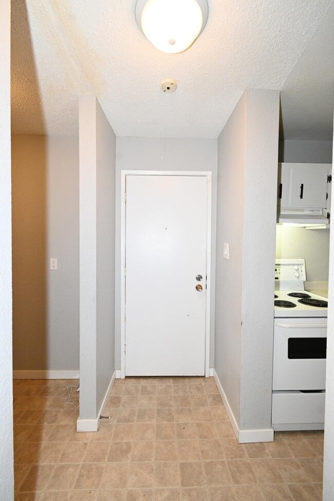 Building Photo - 1 bedroom in Prince George BC V2M 5L3