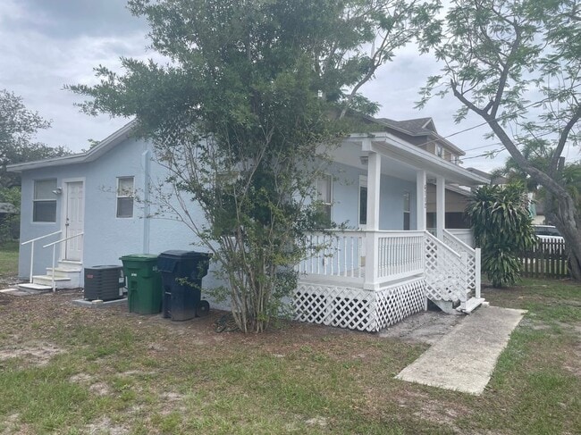 Building Photo - 6712 S Himes Ave