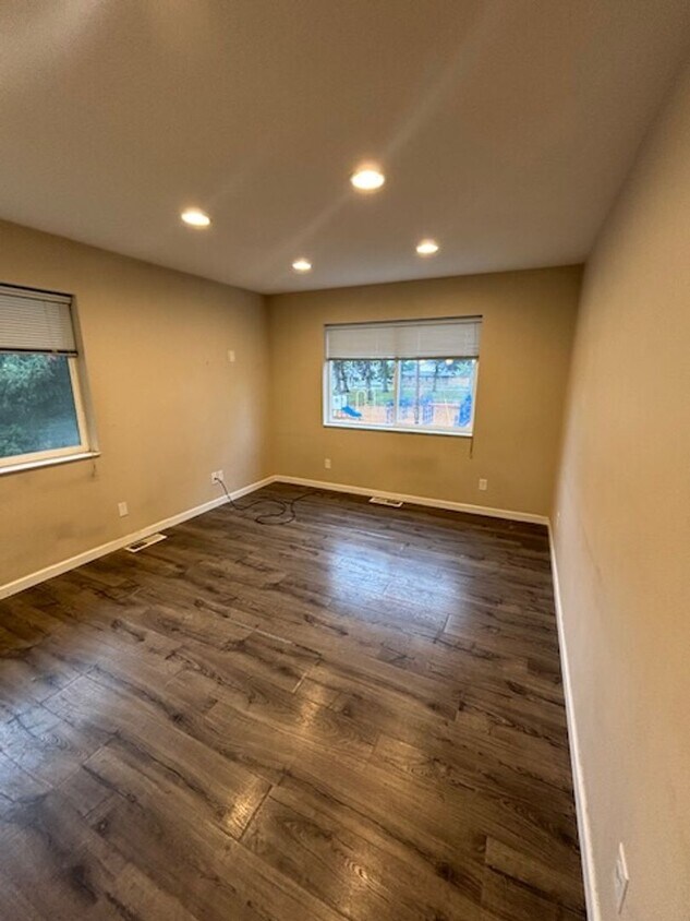 Foto del edificio - 1 Bedroom 1 Bath Apt. with huge garage in ...