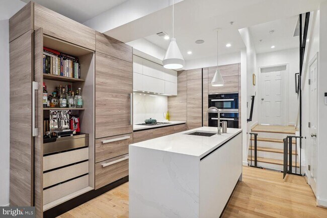 Foto del edificio - 2242 Ontario Rd NW