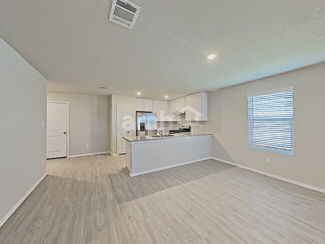 Foto del edificio - 502 Summersweet Rd