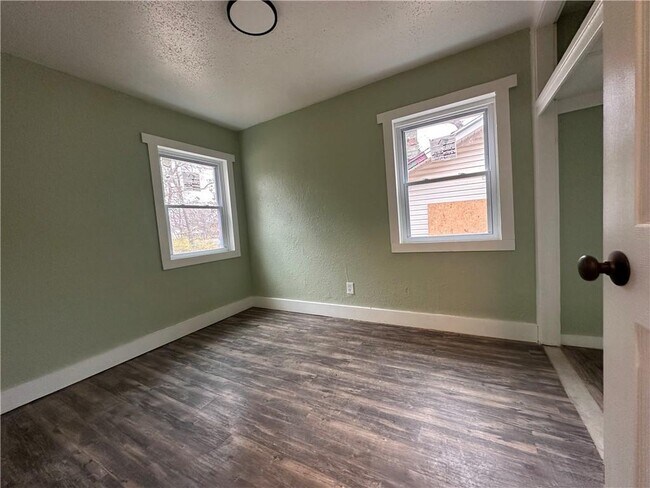 Foto del edificio - 2124 E 78th St