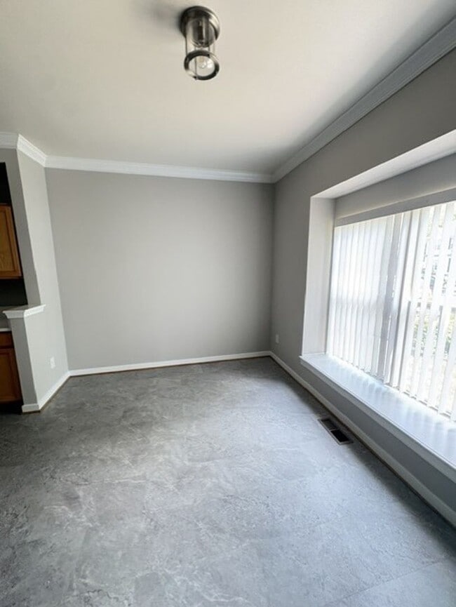 Building Photo - 8738 Springwater Dr