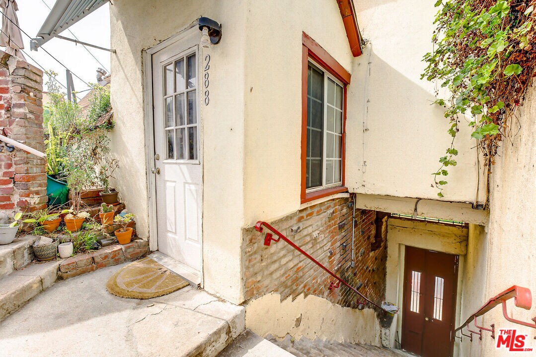 Primary Photo - 288 1/2 S Coronado St