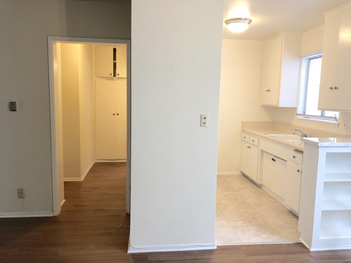 640 N W Knoll Dr, West Hollywood, CA 90069 Apartments in West