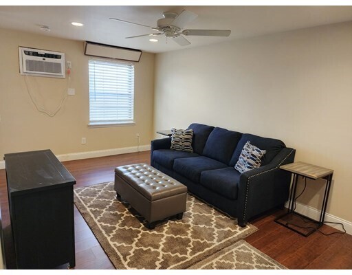 Foto del edificio - 1 Old Colony Rd