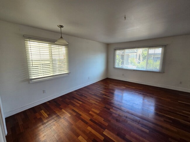 Photo - 522 HS LEWIS Apartment