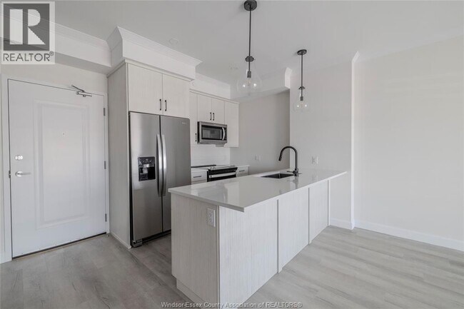 Photo du bâtiment - 1740 Sprucewood Ave